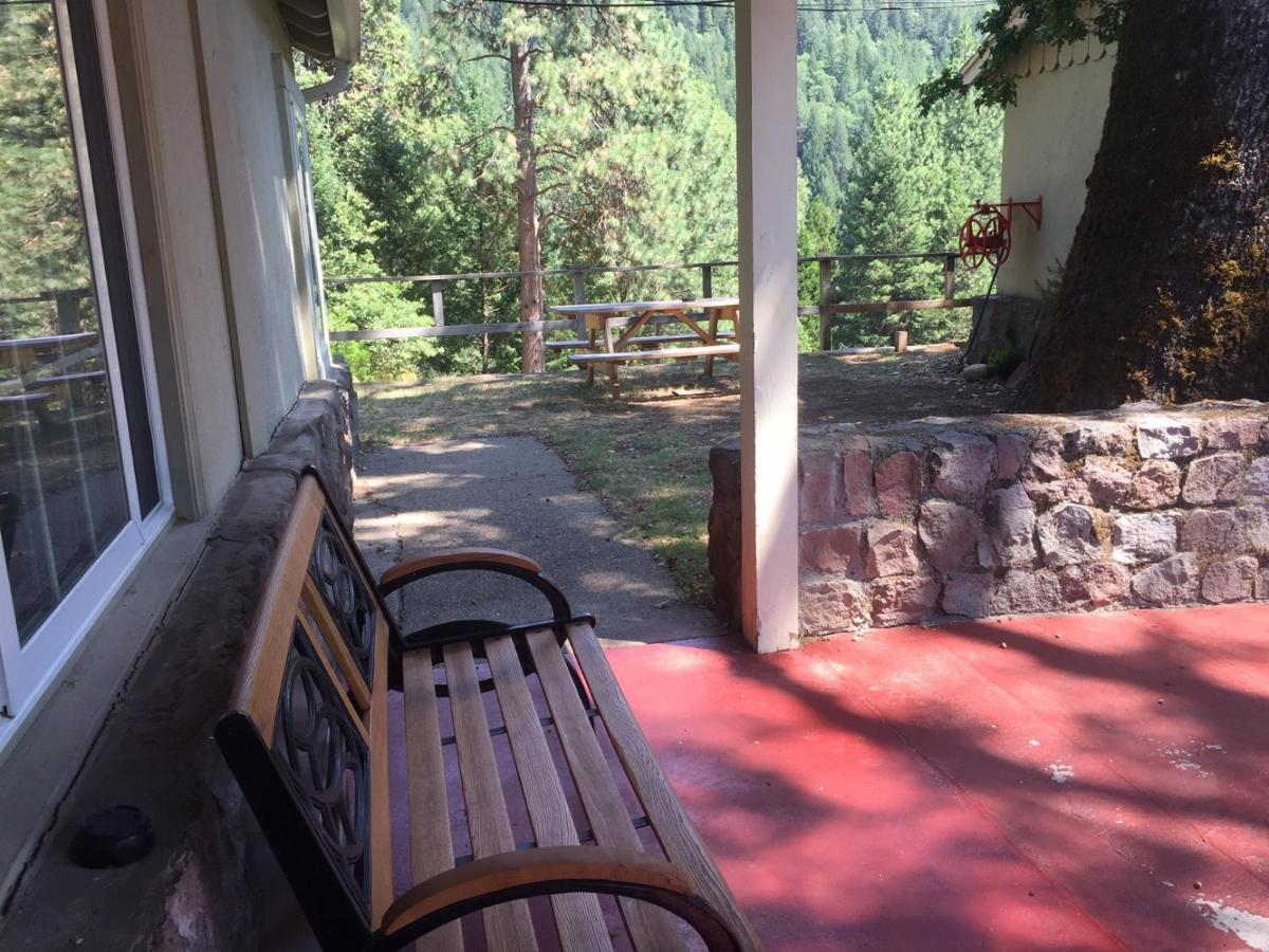Dunsmuir Lodge * Dunsmuir